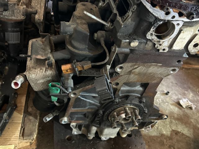 bontott AUDI A3 Motor (Fűzött blokk hengerfejjel)