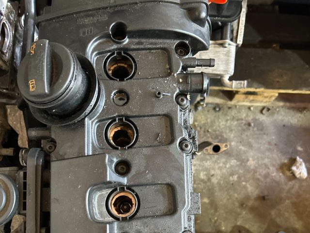 bontott AUDI A3 Motor (Fűzött blokk hengerfejjel)