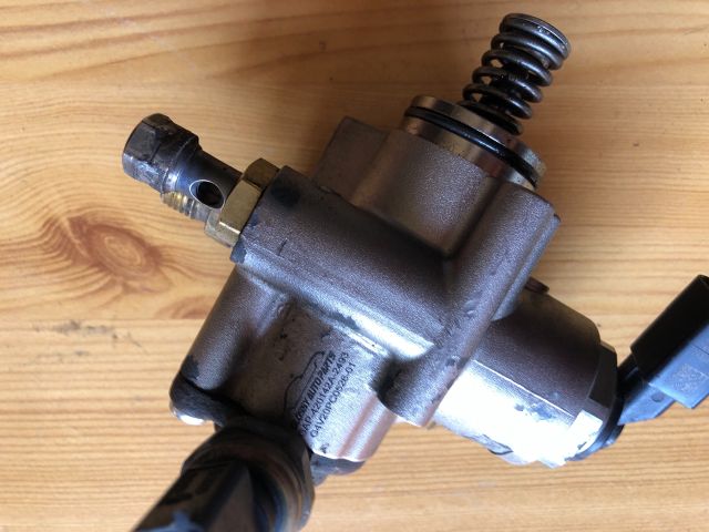 bontott AUDI A3 Nagynyomású Szivattyú