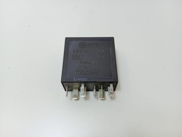 bontott AUDI A3 Ablaktörlő Relé