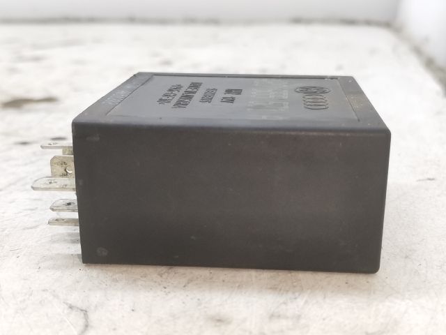 bontott AUDI A3 Ablaktörlő Relé