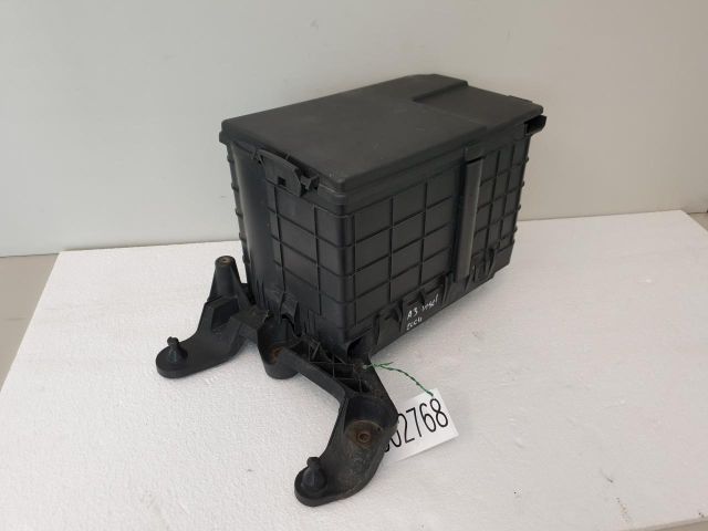 bontott AUDI A3 Akkumulátor Tartó