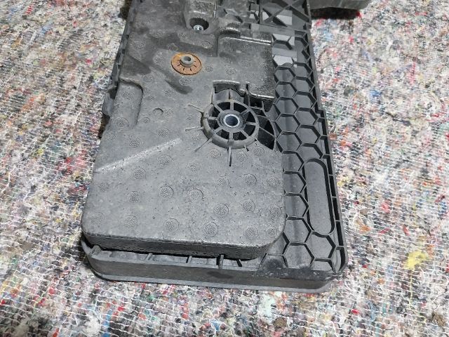 bontott AUDI A3 Akkumulátor Tartó