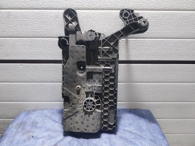 bontott AUDI A3 Akkumulátor Tartó