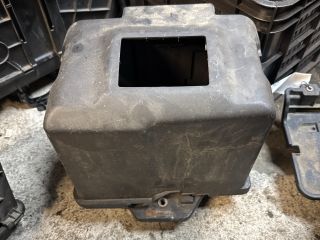 bontott AUDI A3 Akkumulátor Tartó