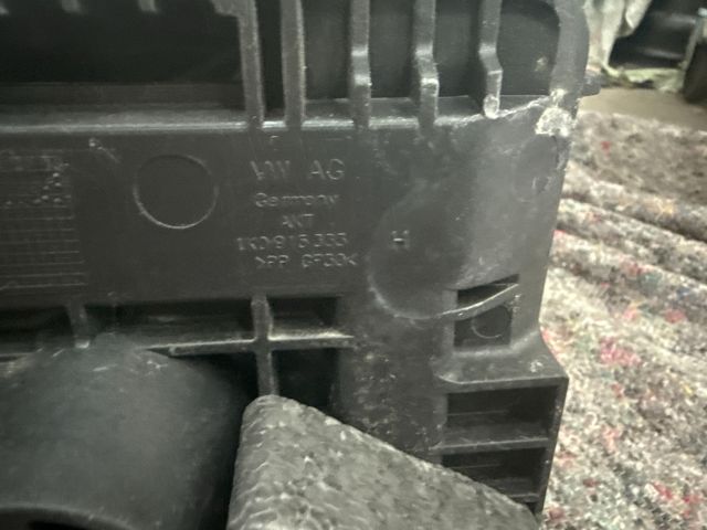 bontott AUDI A3 Akkumulátor Tartó