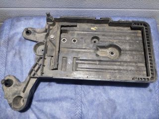 bontott AUDI A3 Akkumulátor Tartó