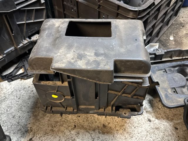 bontott AUDI A3 Akkumulátor Tartó