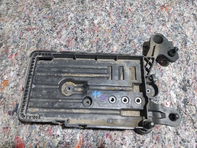 bontott AUDI A3 Akkumulátor Tartó