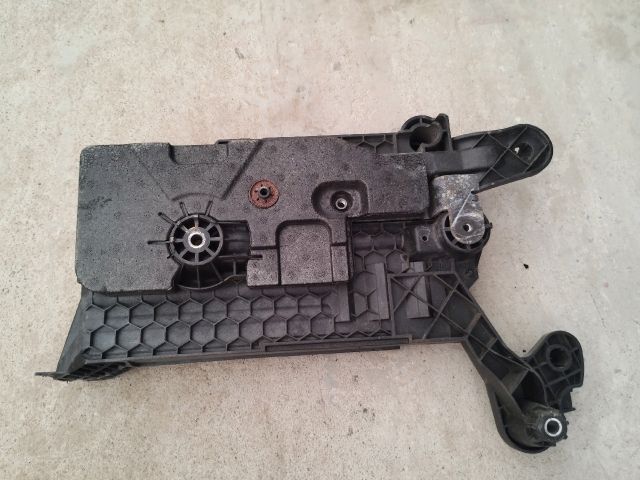 bontott AUDI A3 Akkumulátor Tartó