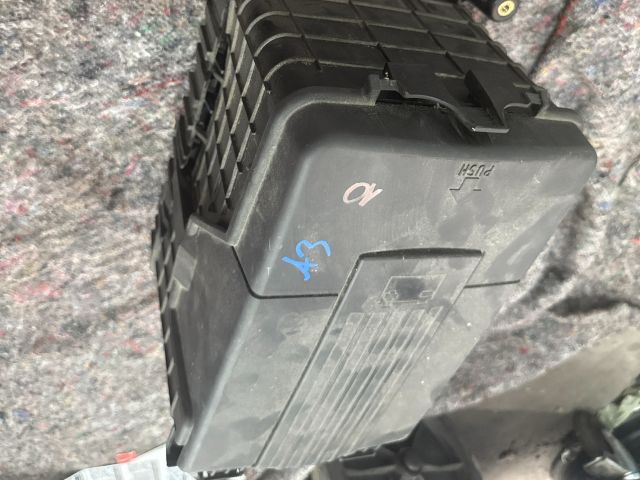 bontott AUDI A3 Akkumulátor Tartó