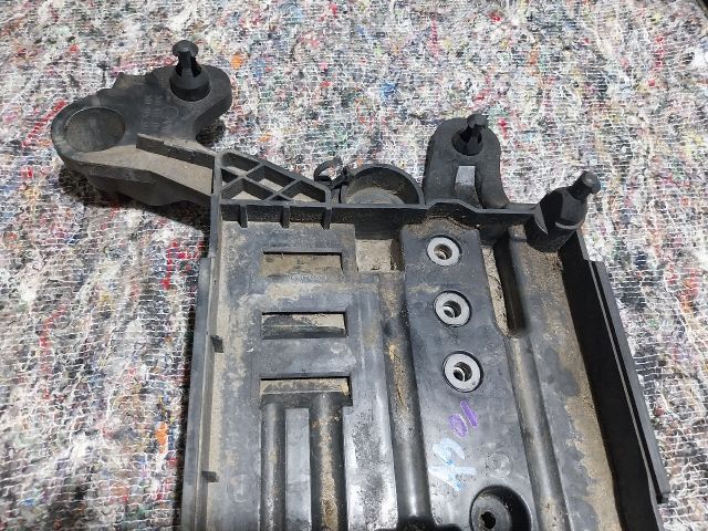 bontott AUDI A3 Akkumulátor Tartó