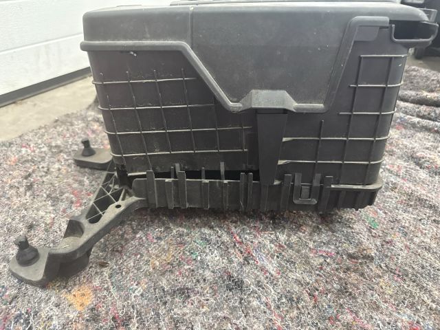 bontott AUDI A3 Akkumulátor Tartó