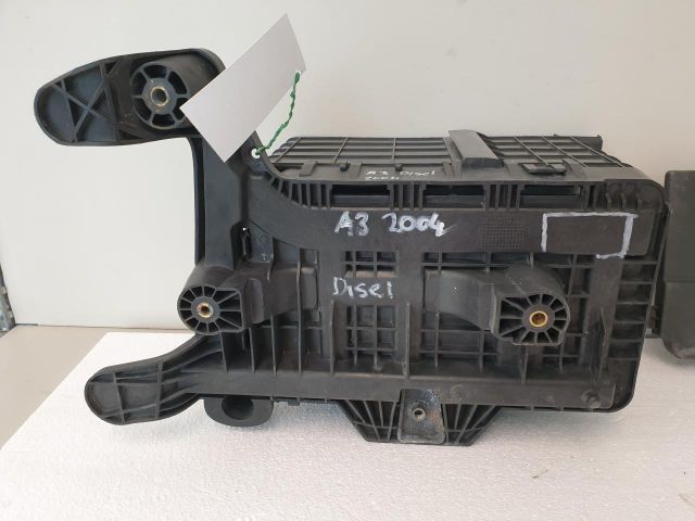 bontott AUDI A3 Akkumulátor Tartó