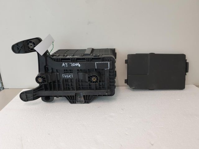 bontott AUDI A3 Akkumulátor Tartó