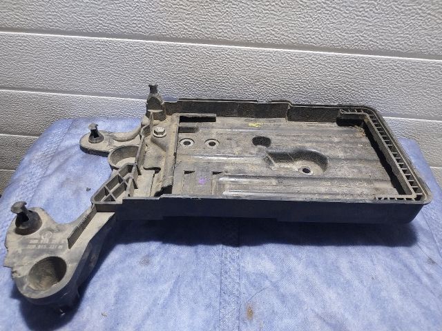 bontott AUDI A3 Akkumulátor Tartó