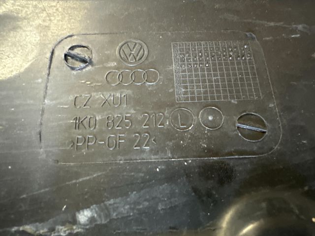 bontott AUDI A3 Alsó Padlólemez Burkolat