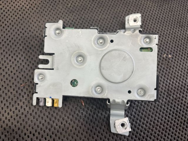 bontott AUDI A3 Antenna Erősítő