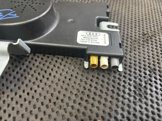 bontott AUDI A3 Antenna Erősítő