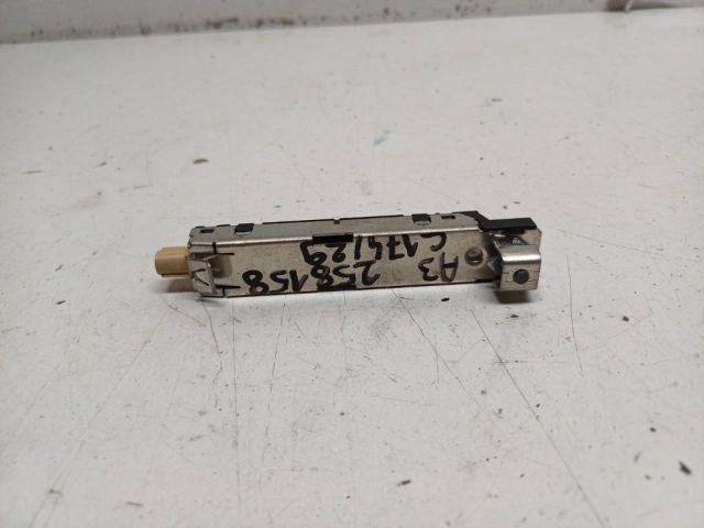 bontott AUDI A3 Antenna Erősítő