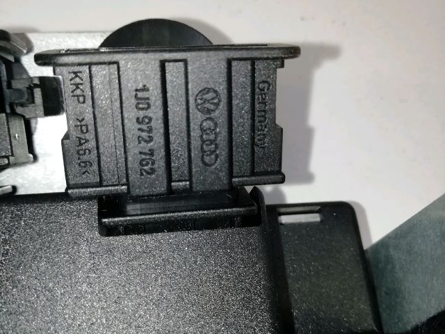 bontott AUDI A3 Antenna Erősítő