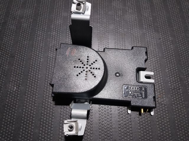 bontott AUDI A3 Antenna Erősítő