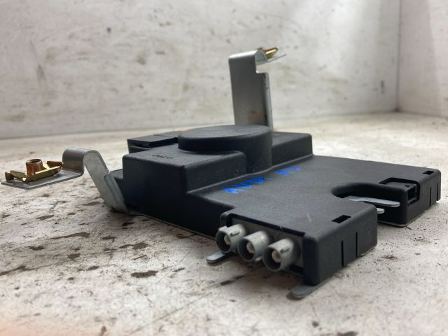 bontott AUDI A3 Antenna Erősítő