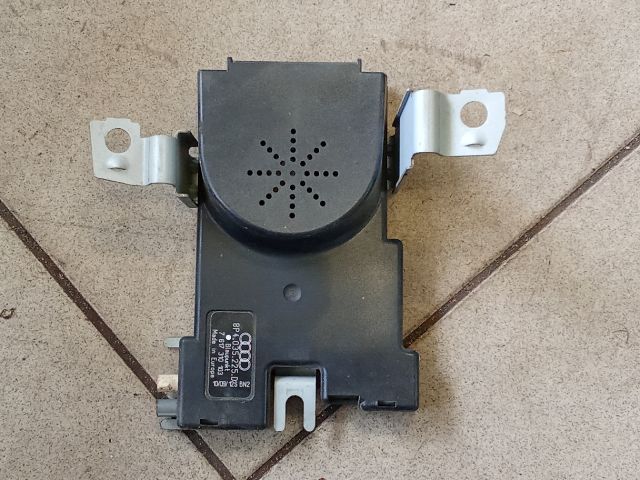 bontott AUDI A3 Antenna Erősítő