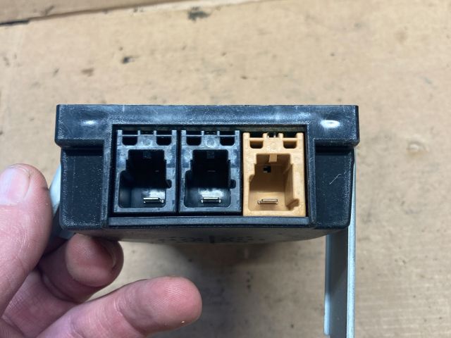 bontott AUDI A3 Antenna Erősítő