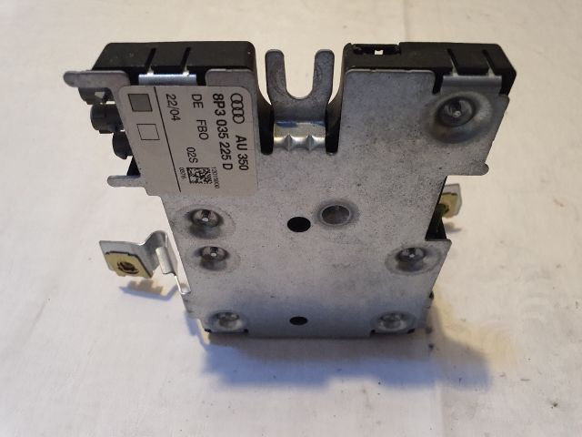 bontott AUDI A3 Antenna Erősítő