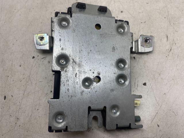 bontott AUDI A3 Antenna Erősítő