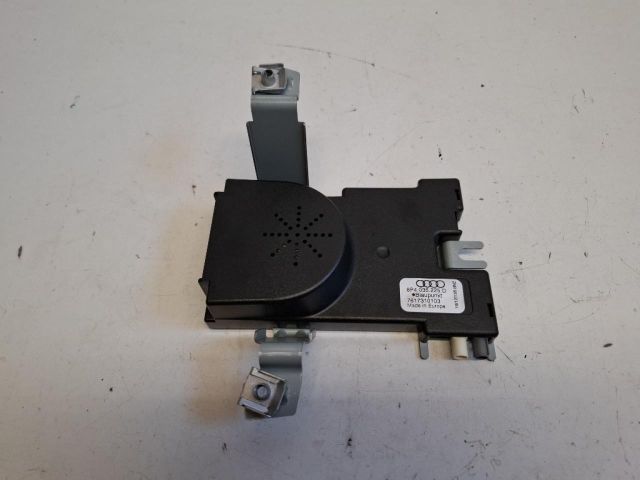 bontott AUDI A3 Antenna Erősítő