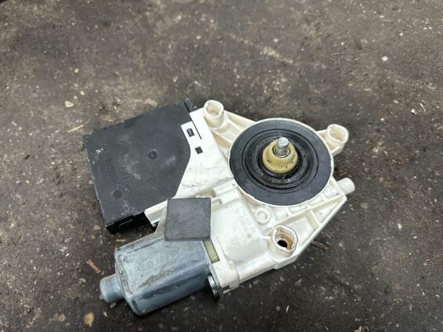 bontott AUDI A3 Bal első Ablakemelő Motor