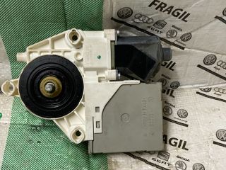 bontott AUDI A3 Bal első Ablakemelő Motor