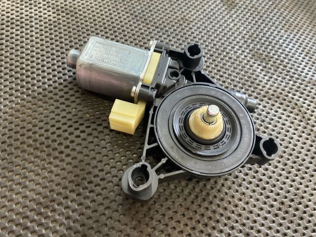 bontott AUDI A3 Bal első Ablakemelő Motor