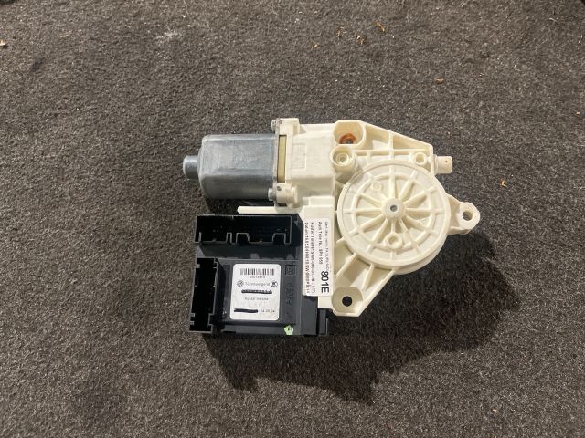 bontott AUDI A3 Bal első Ablakemelő Motor