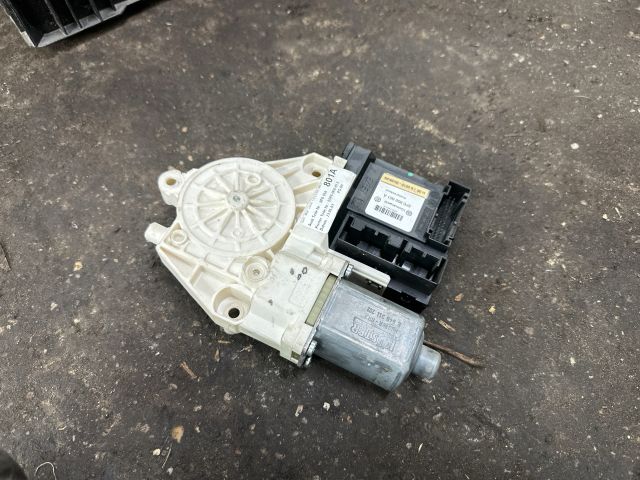 bontott AUDI A3 Bal első Ablakemelő Motor