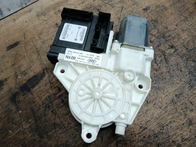 bontott AUDI A3 Bal első Ablakemelő Motor