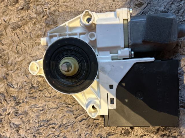 bontott AUDI A3 Bal első Ablakemelő Motor