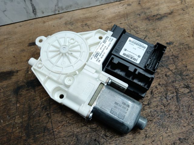 bontott AUDI A3 Bal első Ablakemelő Motor