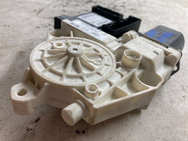 bontott AUDI A3 Bal első Ablakemelő Motor