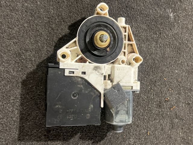 bontott AUDI A3 Bal első Ablakemelő Motor