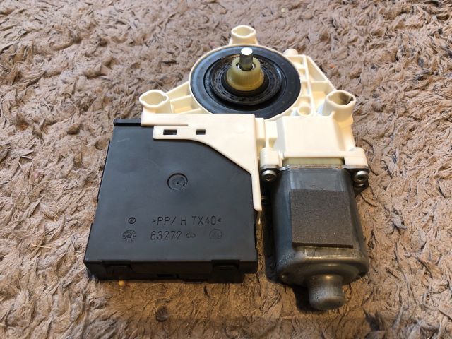 bontott AUDI A3 Bal első Ablakemelő Motor