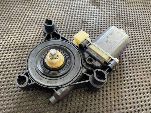 bontott AUDI A3 Bal első Ablakemelő Motor