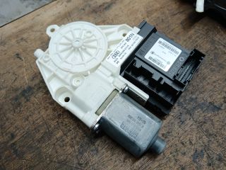 bontott AUDI A3 Bal első Ablakemelő Motor