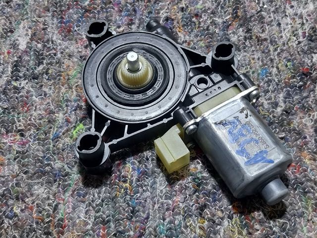 bontott AUDI A3 Bal első Ablakemelő Motor