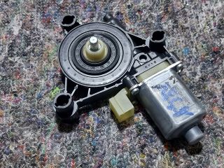 bontott AUDI A3 Bal első Ablakemelő Motor