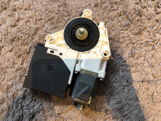 bontott AUDI A3 Bal első Ablakemelő Motor