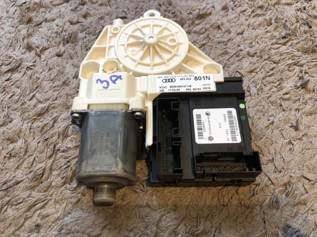 bontott AUDI A3 Bal első Ablakemelő Motor