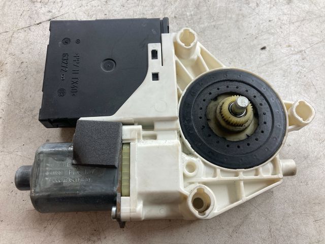 bontott AUDI A3 Bal első Ablakemelő Motor